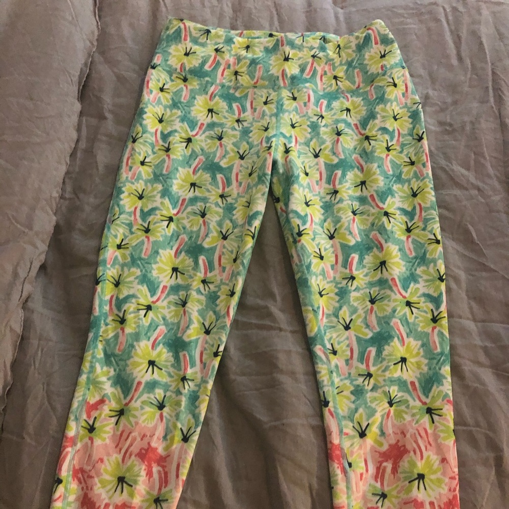 Crown & Ivy athletic leggings. Lg